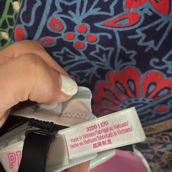 Victoria Secret Push Up Bra - Picture 3 of 3